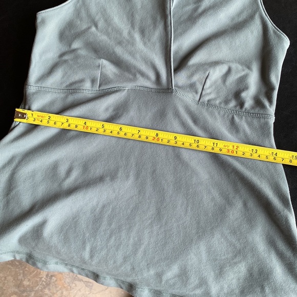 Vintage LULULEMON Fitness Top with Built-in-Bra Size Small - Picture 6 of 10